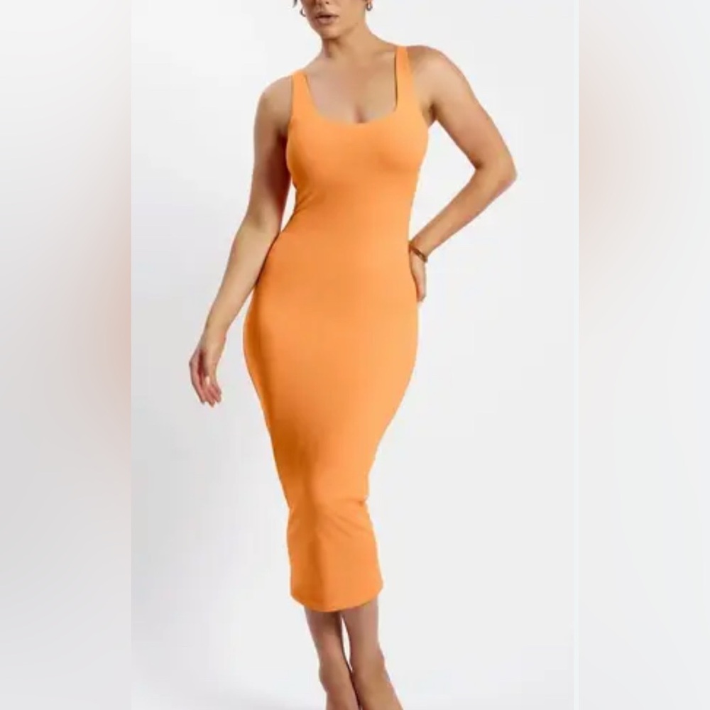 Meshki Scoop Neck‎ Maxi Dress